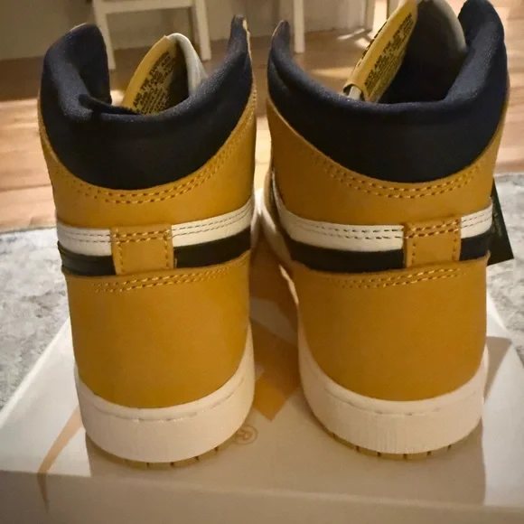 Air Jordan 1 Retro High OG GS “Yellow Ochre” 6.5Y / Women’s 8 – Brand New w/ Box - Picture 5 of 13